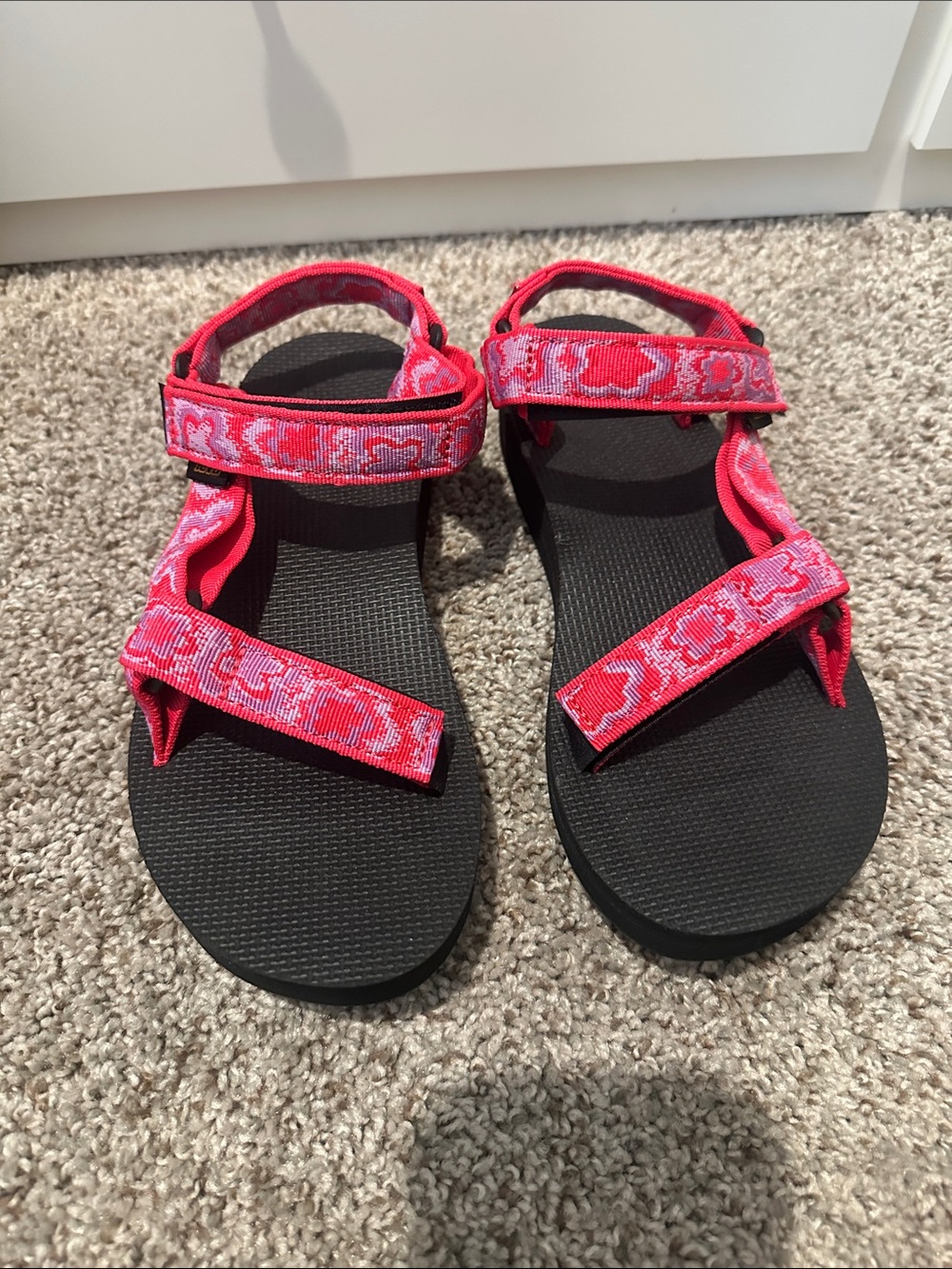 Teva Pink Patterned Strap Sandals NEW size 8